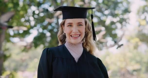 Αποφοίτηση Πανεπιστημιούπολη Πρόσωπο Ευτυχισμένης Γυναίκας Εκπαίδευση Μελλοντικό Στόχο Μελέτη Για — Αρχείο Βίντεο