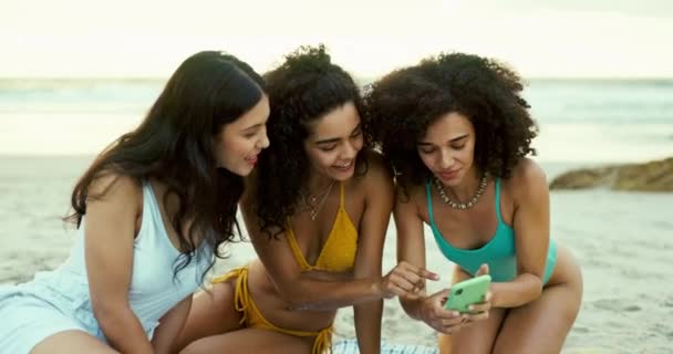 Жінки Селфі Або Друзі Обіймаються Пляжі Веселих Канікул Поїздки Або — стокове відео