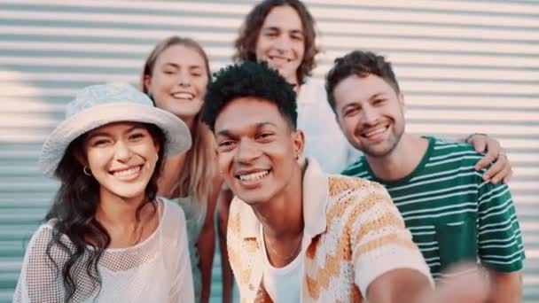 Teman Orang Dan Selfie Kota Dengan Tanda Damai Tersenyum Atau — Stok Video