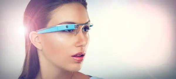 Wizja Kobieta Inteligentne Okulary Dla Rozszerzonej Rzeczywistości Metawersum Lub Innowacji — Zdjęcie stockowe