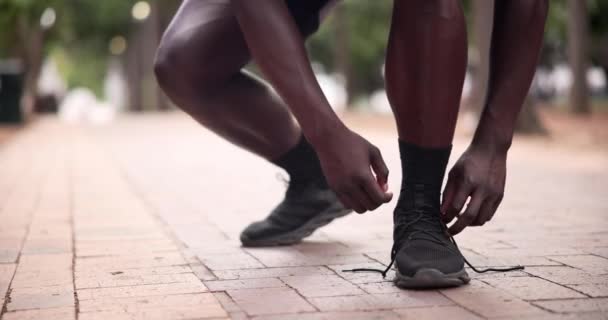 Gravata Terra Mãos Atleta Com Cadarço Para Treinamento Fitness Exercício — Vídeo de Stock
