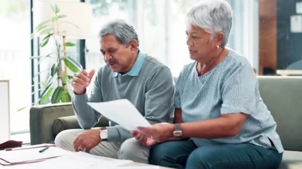 Ældre Par Papirarbejde Stress Boliggæld Økonomi Eller Budget Med Depression – Stock-video