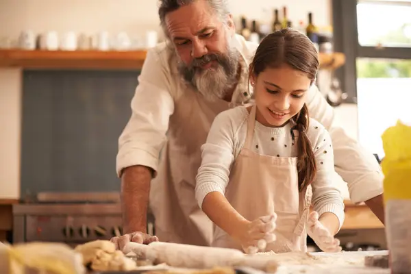 Meisje Kind Grootvader Met Deeg Keuken Voor Koken Bakken Lesgeven — Stockfoto