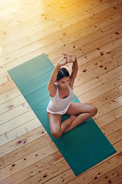 Yoga Estiramiento Ejercicio Para Mujer Persona Espiritualidad Esterilla Estudio Bienestar — Foto de Stock