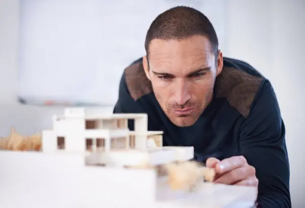 Muž Architektura Model Budovy Nebo Plánování Renovace Domu Nebo Projektant — Stock fotografie