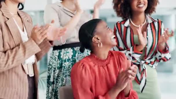 Возбужденные Деловые Люди Аплодисменты Командой Поздравления Победу Продвижение Службе Счастливая — стоковое видео