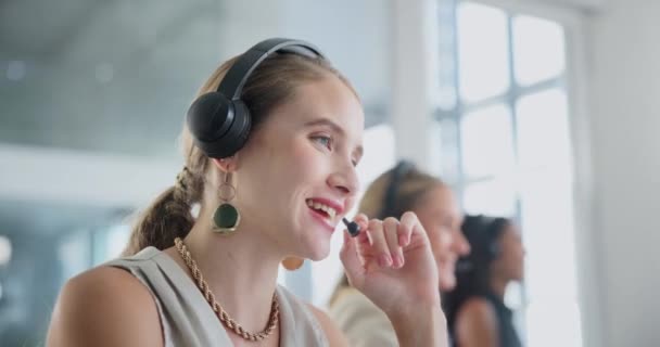 Comunicación Mujer Auriculares Una Oficina Call Center Para Atención Cliente — Vídeos de Stock