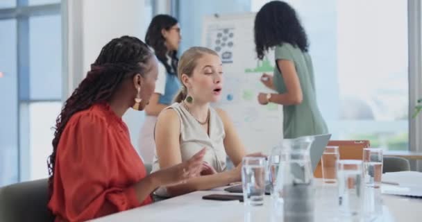 Mentor Formação Ensino Mulheres Oficina Com Funcionários Aprendendo Com Especialistas — Vídeo de Stock
