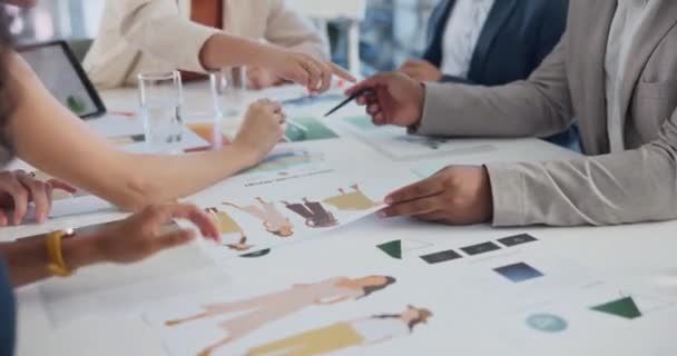 Team Paper Ontmoeting Met Planning Voor Fashion Design Project Feedback — Stockvideo
