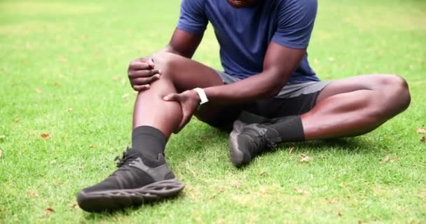 Yakın Çekim Bacaklar Acı Çeken Bir Adam Fitness Sakatlığı Olan — Stok video