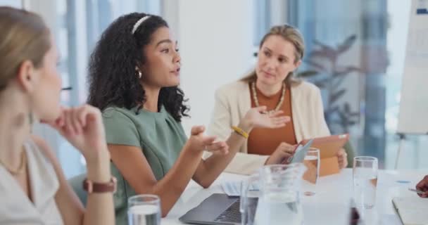 Mulheres Negócios Reunião Falar Documentos Para Planejamento Recursos Humanos Relatório — Vídeo de Stock