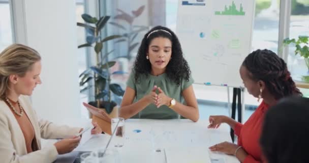 Geschäftsfrauen Teamarbeit Und Treffen Mit Datenanalyse Planung Und Dokumenten Für — Stockvideo
