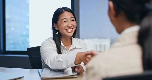 Kadın Görüşmesinde Görüşmesinde Gülümsemeyle Tanışma Ofiste Heyecan Asyalı Aday Insan — Stok fotoğraf