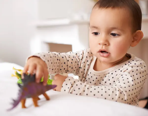 Barne Småbarn Leke Med Leketøy Hjemmet Spill Dinosaur Barns Utvikling – stockfoto