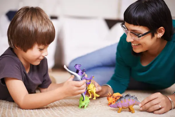 Mutter Kind Und Spielzeug Mit Dinosaurier Boden Und Spiel Für — Stockfoto