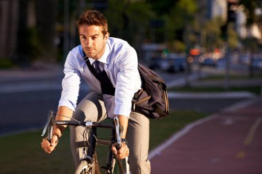 Bisiklet mi? Bisiklet ve iş adamı şehir dışına seyahat, işe gidiş gelişler ve işe gidiş gelişler için. Profesyonel, kentsel ve bisikletli kişiler karbon nötr, sürdürülebilir ve çevre dostu ulaşım için.