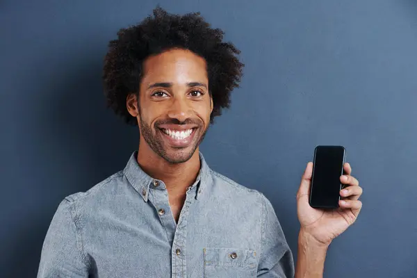 Hombre Retrato Teléfono Celular Para Enviar Mensajes Texto Estudio Conexión —  Fotos de Stock