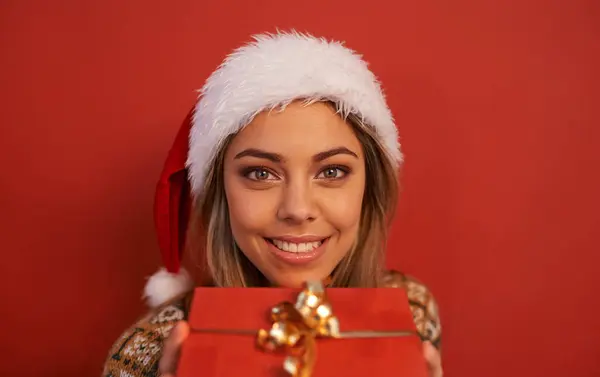 Šťastná Žena Portrét Vánoce Dárkovou Krabicí Sváteční Sezóně Nebo Prosincové — Stock fotografie
