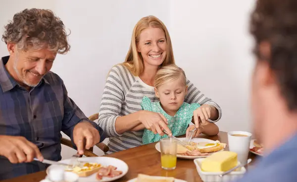 Rodzice Dziecko Dom Śniadanie Szczęście Godzinach Porannych Nawiązywania Więzi Rozmowy — Zdjęcie stockowe