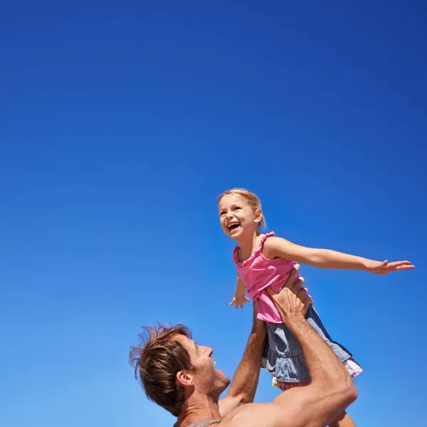Fly Father Girl Fun Playing Happiness Family Sky Background Smile — Stock Photo, Image