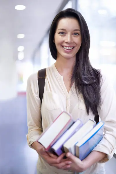 Mujer Retrato Sonrisa Con Libros Pasillo Para Aprender Estudiar Estudiar —  Fotos de Stock
