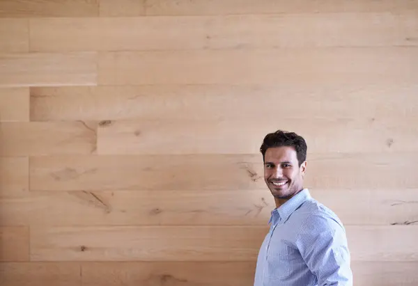 Biznesmen Portret Profesjonalny Tle Drewna Zadowolony Zaangażowania Karierze Projektant Indianin — Zdjęcie stockowe