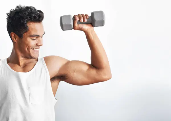 Fitness Ginásio Homem Feliz Com Haltere Estúdio Para Levantamento Peso — Fotografia de Stock