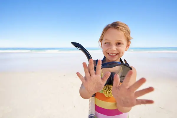 Dziewczyna Portret Ręce Gogli Plaży Pływanie Sprzęt Nurkowania Wakacjach Kobieta — Zdjęcie stockowe