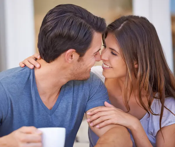 Glückliches Paar Kaffee Und Liebe Mit Romantik Für Den Morgen — Stockfoto