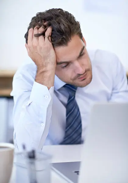 Laptop Depressão Homem Negócios Com Estresse Falhar Confundir Com Más — Fotografia de Stock