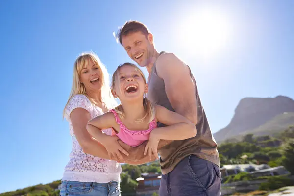 Strand Flugzeug Und Eltern Mit Mädchen Familie Und Glück Mit — Stockfoto