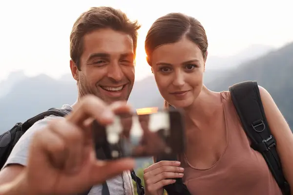 Randonnée Plein Air Selfie Couple Heureux Pour Voyager Pour Mémoire — Photo