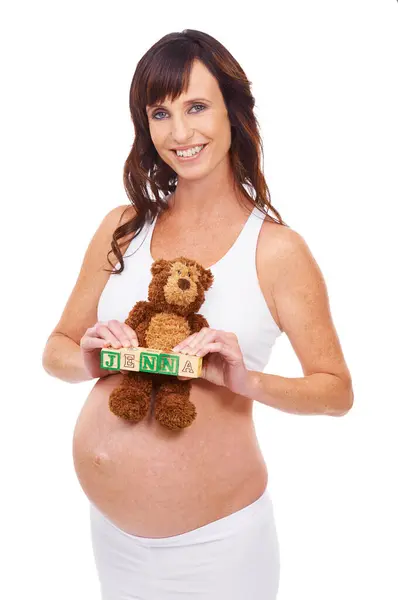 Zwangerschap Vrouw Glimlach Met Blokken Studio Voor Naam Onthullen Aankondiging — Stockfoto