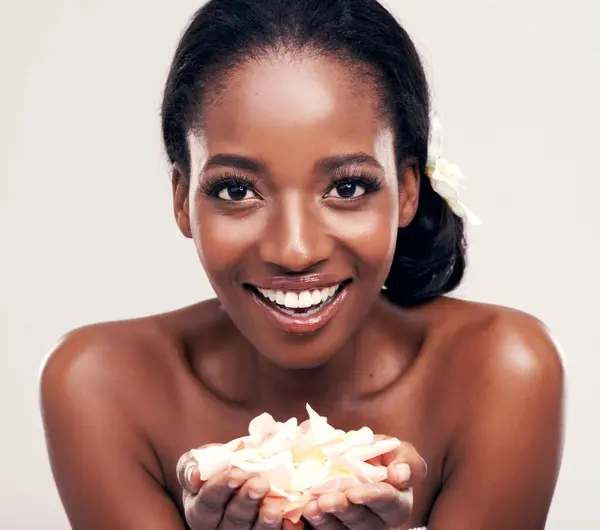 Portrait Petal Black Woman Studio Makeup Beauty Wellness White Background — Stock Photo, Image