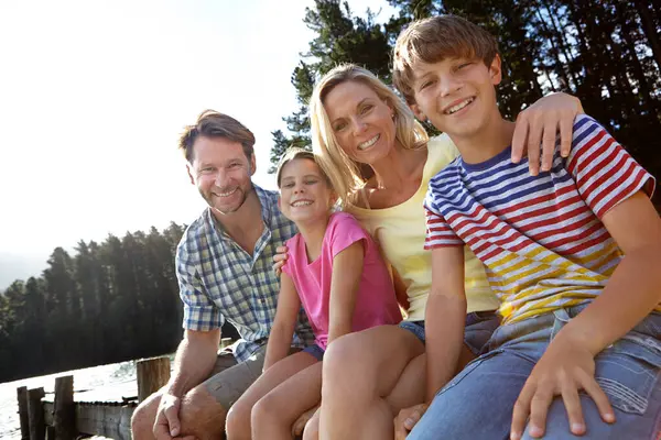 Family Portrait Outdoor Lake Travel Vacation Parents Kids Fresh Air — Stock Photo, Image