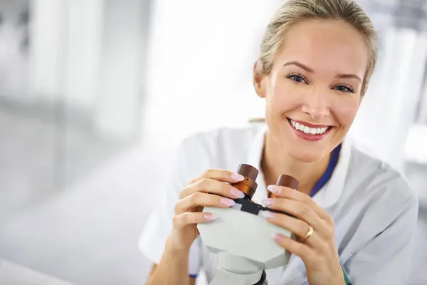 Happy Woman Portrait Scientist Microscope Research Biology Forensics Lab Face — Stock Photo, Image