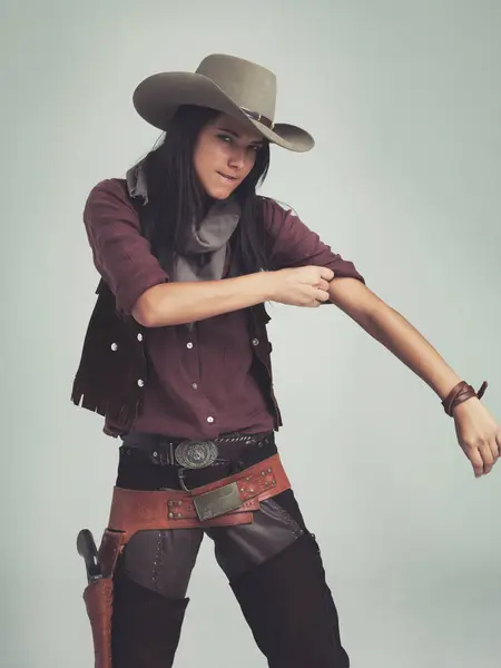 Tough Woman Cowboy Portrait Fashion Outfit Texas Cowgirl Leather Belt — Stock Photo, Image