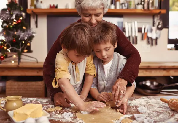 Grandmother Learning Kids Baking Christmas Kitchen Teaching Boys Bonding Together — Stock Photo, Image