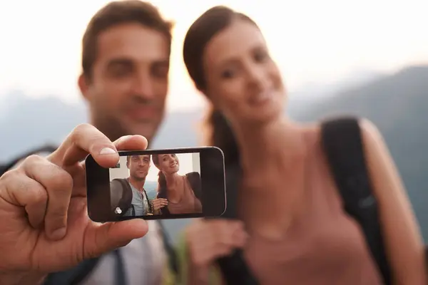 Telefone Selfie Par Feliz Férias Viagem Memória Redes Sociais Passeios — Fotografia de Stock