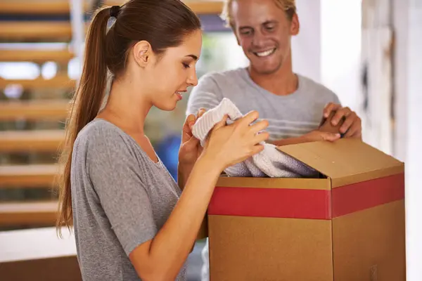 Home Couple Happy Box Moving Clothes Satisfied Property Ownership Relationship — Stock Photo, Image