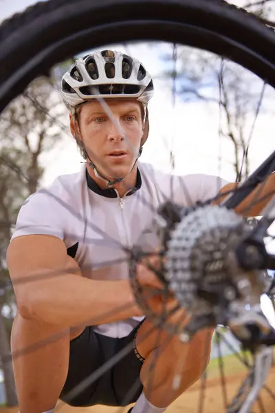 Gesicht Rad Und Reparatur Mit Mann Radfahren Freien Der Natur — Stockfoto