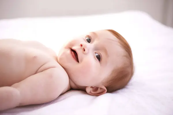 Happy Girl Baby Bed Thinking Childhood Development Growth Relax Nursery — Stock Photo, Image