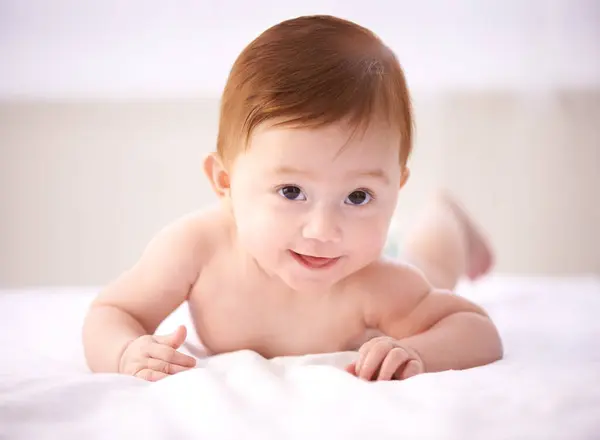 Portrait Bed Happy Baby Smile Relax Tummy Time Child Development — Stock Photo, Image