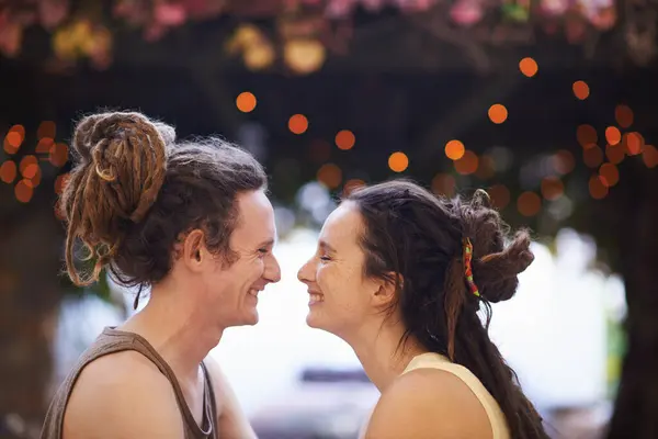 Mutluluk Çiftle Gün Işığı Aşk Yakınlık Ilişki Rahatlama Sevgi Gülümseme — Stok fotoğraf