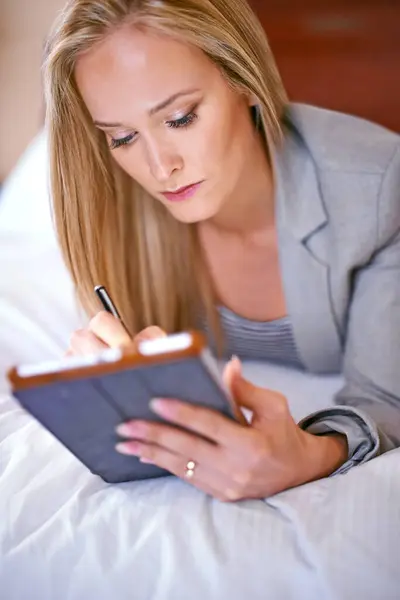 Business Woman Tablet Bed Planning Corporate Research Digital Technology Work — Stock Photo, Image