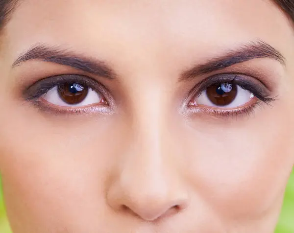 Kvinna Porträtt Och Ögon Vision Med Makeup Kosmetika Och Hudvård — Stockfoto