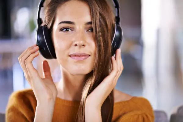 Vrouw Koptelefoon Portret Voor Audio Bank Relax Streaming Radio Voor — Stockfoto