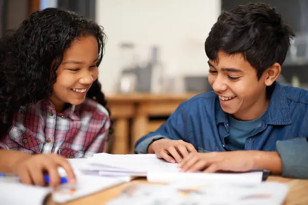 Kinderen Huiswerk Klaslokalen Teamwork Voor Onderwijs Opdracht Samen Voor Les — Stockfoto