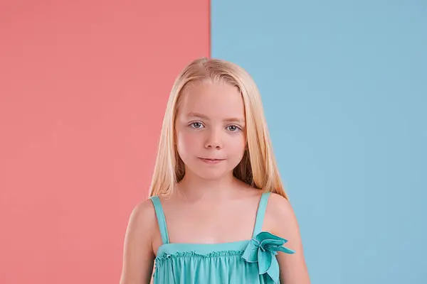 Chica Retrato Triste Por Crecimiento Estudio Desarrollo Infantil Decepción Persona —  Fotos de Stock