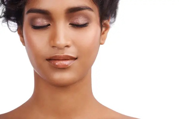 Silmät Kauneus Intialainen Nainen Studiossa Meikki Glamouria Kosmetiikkaa Tai Hyvinvointia — kuvapankkivalokuva